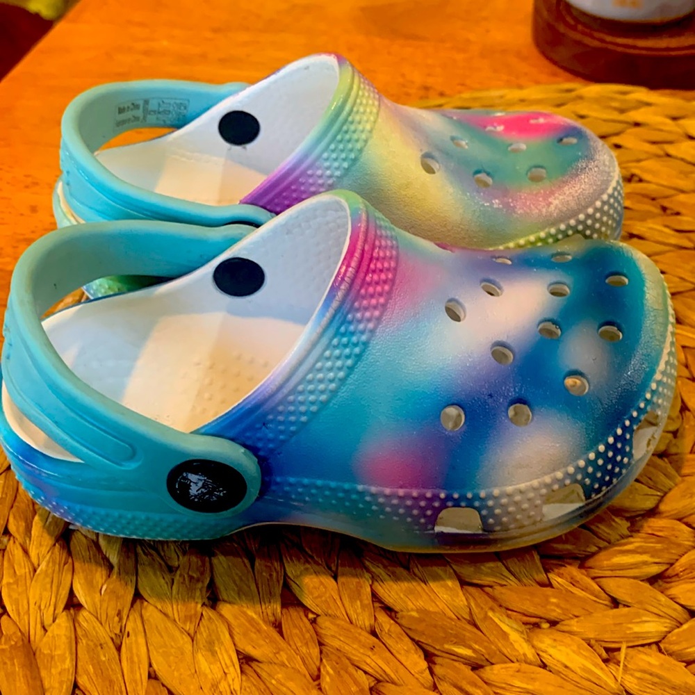 Croc’s children’s size 8T multi color